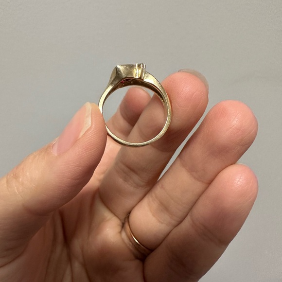 14K YG ruby and diamond ring - Picture 4 of 5